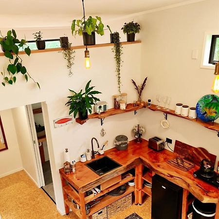 Adventurer'S Chest - Pohutukawa Hotel Hotwater Beach Exterior photo